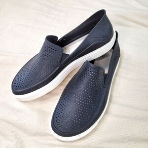 CROCS men's loafer